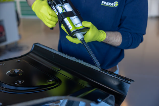 PLI 60 - Applicator gun for metal bonding