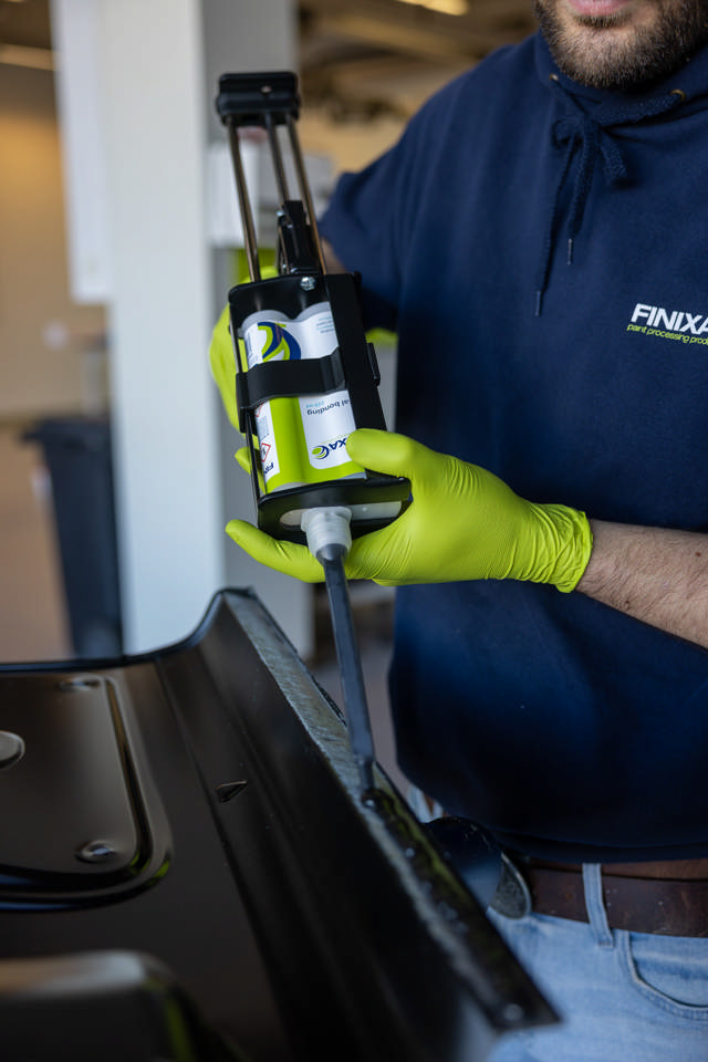 PLI 60 - Applicator gun for metal bonding