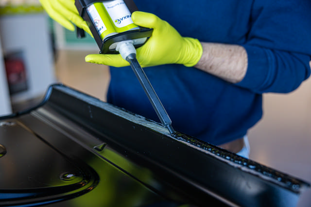 PLI 60 - Applicator gun for metal bonding