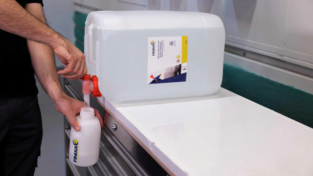 Nouveau: Finixa lance un dissolvant pour silicone et un dégraissant de surface hautement concentré pour un nettoyage exceptionnel avant peinture !